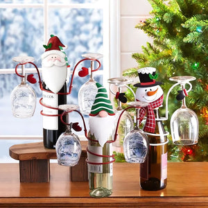 Botellas de vino y estante para copas para las vacaciones de Navidad