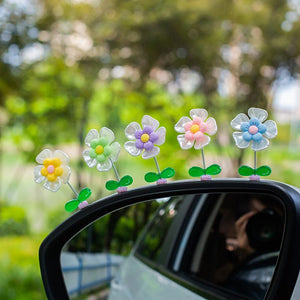 Adornos florales en el coche