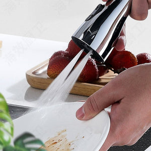 Cabeza del grifo de la cocina