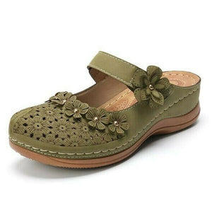 Zapatos de plataforma con flores esculpidas