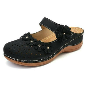 Zapatos de plataforma con flores esculpidas