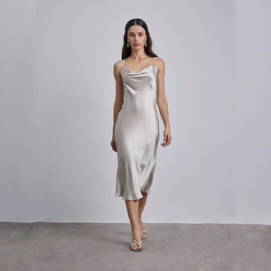 Vestido elegante con tirantes