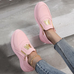 Zapatos con decoración de letras de punta redonda de moda