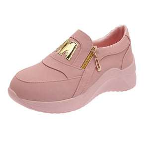 Zapatos con decoración de letras de punta redonda de moda