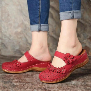 Zapatos de plataforma con flores esculpidas
