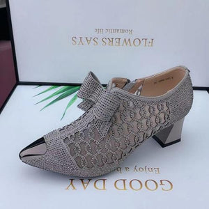 Zapatos elegantes con tacones