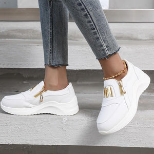 Zapatos con decoración de letras de punta redonda de moda